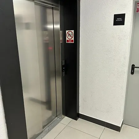 Parking Podziemny アパート グリヴィツェ